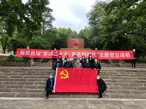 第一、第十三、第十七黨支部聯(lián)合開展“喜迎二十大·奮進(jìn)新時代”主題黨日活動.jpg